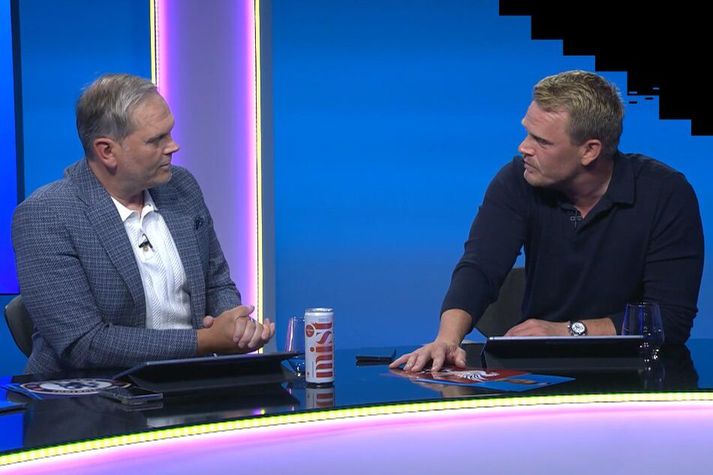 Guðmundur Benediktsson og Hjörvar Hafliðason eru ekki sammála um væntingar til Manchester United í ensku úrvalsdeildinni á komandi tímabili.
