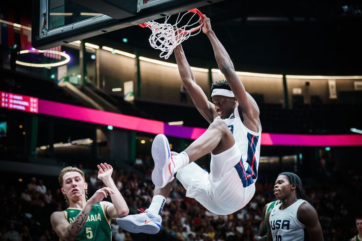 Það eru margir NBA njósnarar spenntir fyrir AJ Dybantsa og hann fer líklega númer eitt í næsta nýliðavali.