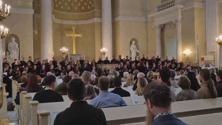 Fjórir íslenskir kórar héldu hátíðlega tónleika í Kaupmannahöfn í gær.