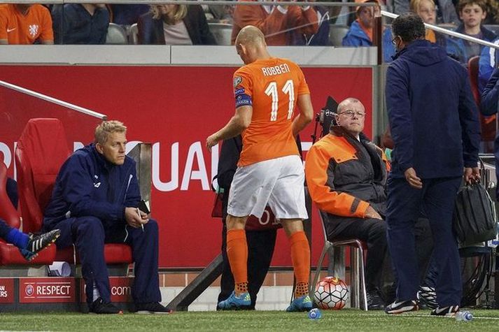 Robben fór meiddur út af gegn Íslandi í gær.