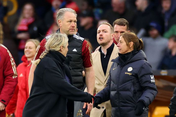 Jonas Eidevall, stjóri Arsenal og Emma Hayes, stjóri Chelsea, virtust ekki enda leikinn á léttu nótunum í dag