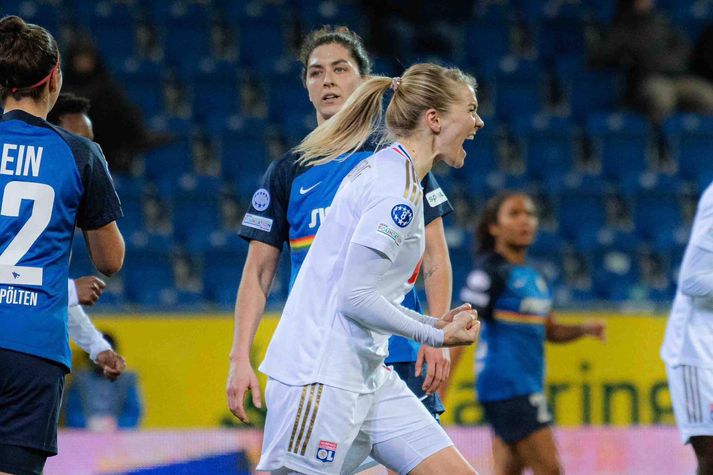 Ada Hegerberg fagna öðru marka sinna í kvöld.