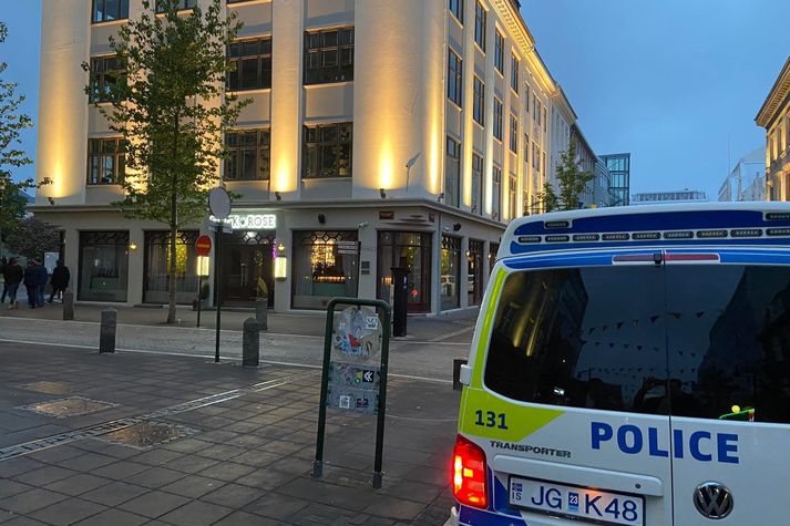 Lögreglan sinnti fjölda ölvunartengdra mála í nótt. Þá barst henni fjöldi tilkynninga um grunsamlegar mannaferðir. Mynd tengist frétt ekki beint.