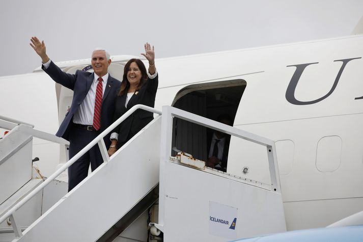 Air Force Two, flugvél Mike Pence varaforseta Bandaríkjanna, lenti á Keflavíkurflugvelli um eittleytið í dag. Varaforsetinn verður hér á landi í sjö klukkutíma.