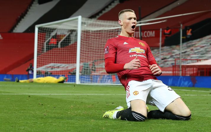 Scott McTominay fagnar marki sínu gegn West Ham í gær.