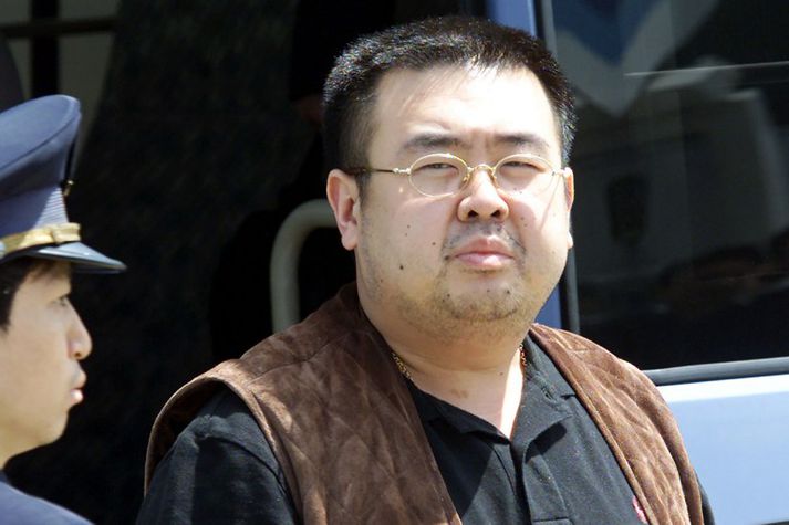 Kim Jong Nam var handtekinn á japönskum fjölvelli árið 2001 með falsað vegabréf.