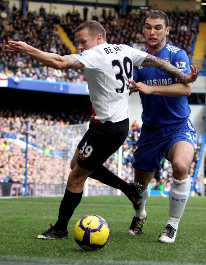 Branislav Ivanovic er í liðinu. Hér er hann í báráttunni ásamt Craig Bellamy.