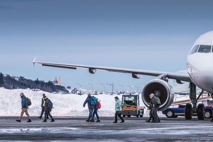 Farþegar sem fljúga frá Sviss til Akureyrar og öfugt eiga von á hvítri jörð við brottför og komu.