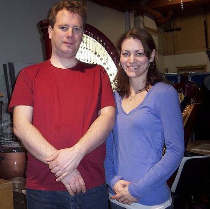Katie Elizabeth Buckley og Frank Aarnik flytja meðal annars verk eftir Benna Hemm Hemm.