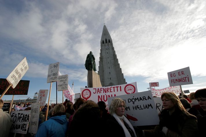 Kvenréttindafélagið skorar Sigmund Davíð Gunnlaugsson og Bjarna Benediktsson, formenn stjórnarflokkanna, að rétta við kynjahlutfallið í ríkisstjórn Íslands.