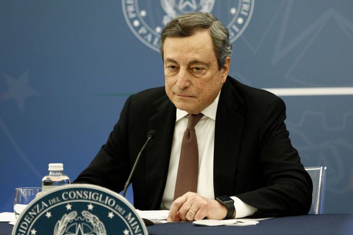 Mario Draghi forsætisráðherra mun segja af sér í kvöld.