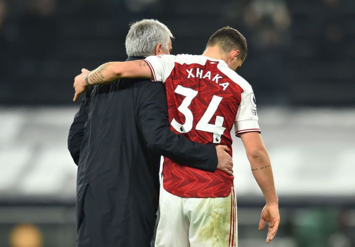 Mourinho reyndi að fá Xhaka til Roma í sumar. Hann hefur nú hvatt hann til að fara í bólusetningu.