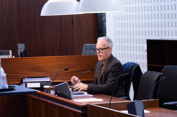 Sigurður taldi að bæði ríkisskattstjóri og skattrannsóknarstjóri hafi virt skýringar hans á ráðstöfun söluandvirðis einkahlutafélagsins Dýrfisks ehf. að vettugi án viðhlítandi rannsóknar málsins.