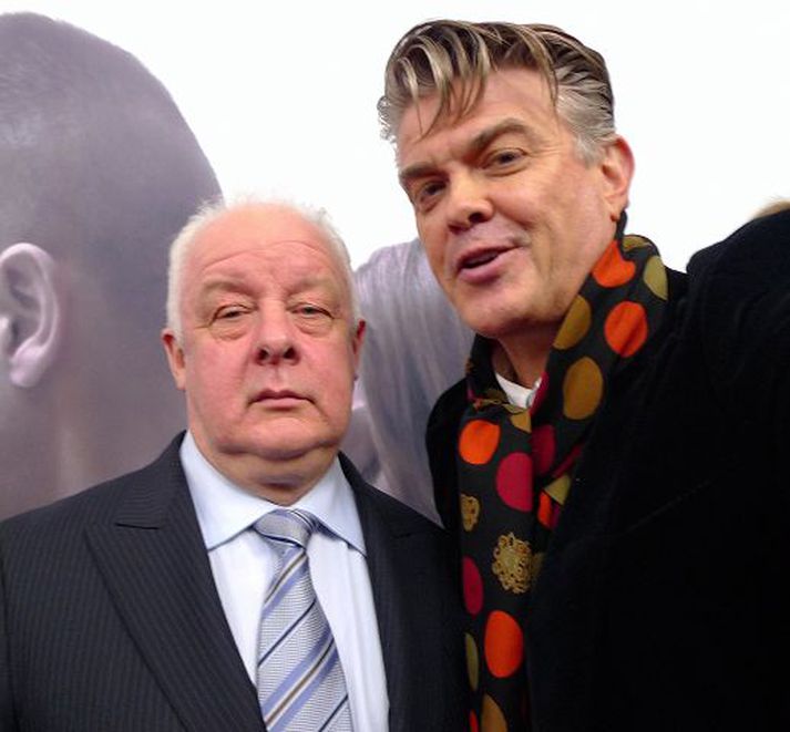 Sheridan og Sigurjón Þeir Jim Sheridan og Sigurjón Sighvatsson voru ánægðir á forsýningu kvikmyndarinnar Brothers sem haldin var í New York á sunnudagskvöldinu. Gagnrýnandi Screen Daily fer lofsamlegum orðum um myndina og spáir því að hún eigi eftir að berjast um helstu verðlaunin í kvikmyndabransanum.