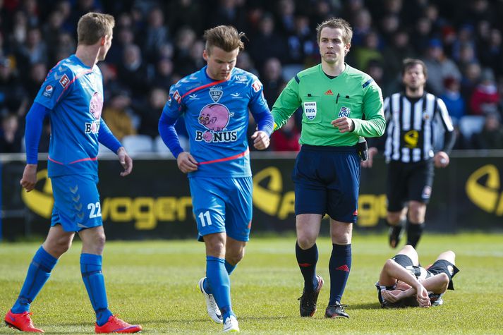 Gunnar Jarl Jónsson sést hér dæma leik KR og ÍBV í Pepsi-deild karla. 