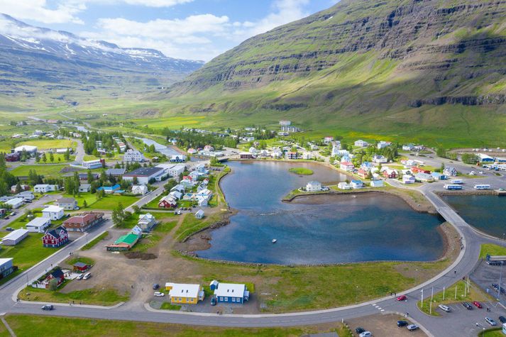 Samnefndur lýðskóli er starfandi á Seyðisfirði, þar sem hátíðin hefur farið fram.