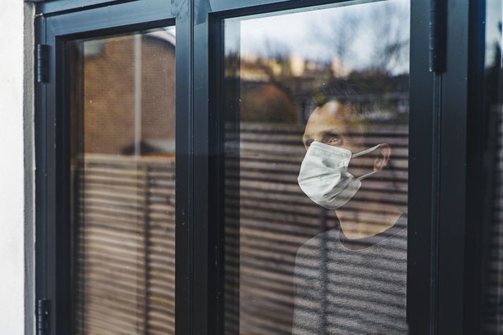 Fyrirtækjaeigandinn er í furðulegri stöðu, þar sem hann getur ekki, heilsu sinnar vegna, sótt vinnu á eigin vinnustað. Myndin tengist fréttinni ekki beint.