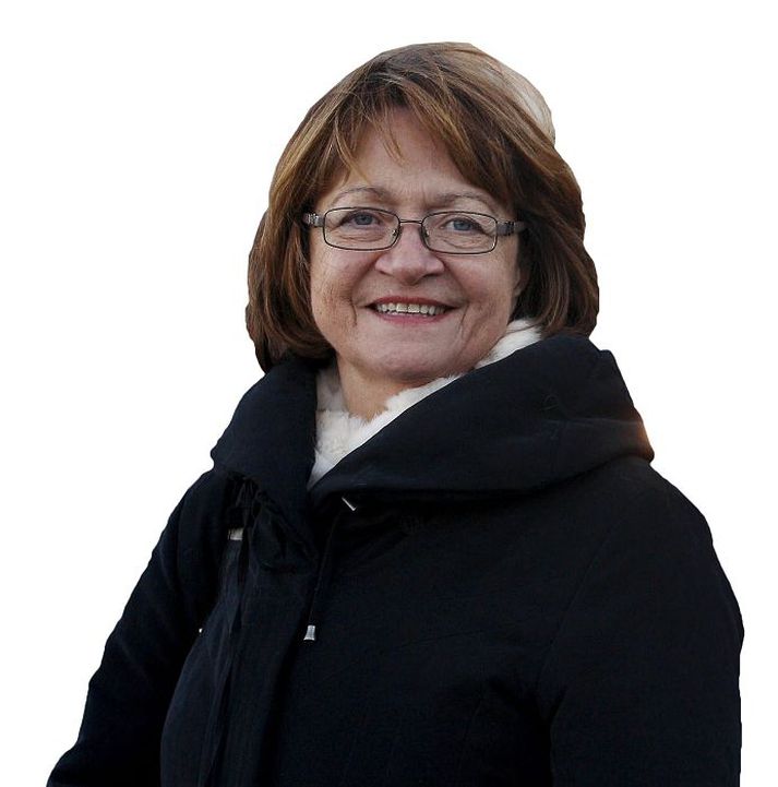 Erna Hauksdóttir, formaður Samtaka í ferðaþjónustu segir, að marka verði skýra stefnu með sátt allra aðila. Álfheiður Ingadóttir, formaður Þingvallanefndar, segir reynt hafi verið að bregðast við en fjárveitingu skorti.