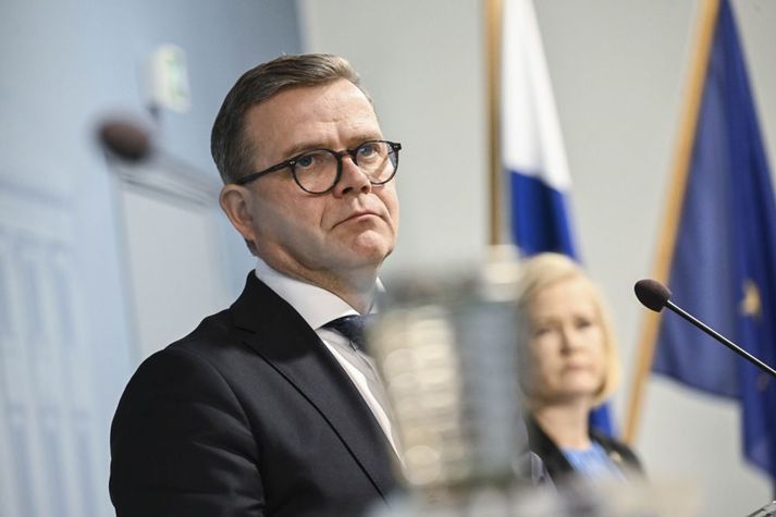 Petteri Orpo, forsætisráðherra Finnlands, tilkynnti um lokanirnar á blaðamannafundi í dag. 