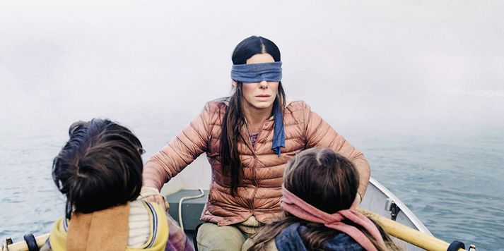 Sandra Bullock fer hér með hlutverk Malorie í Bird Box.