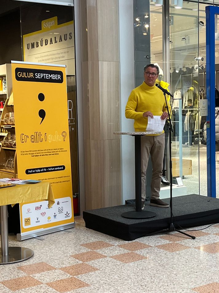 Willum Þór Þórsson, heilbrigðisráðherra ýtti átakinu Gulur september úr vör í Kringlunni í dag.