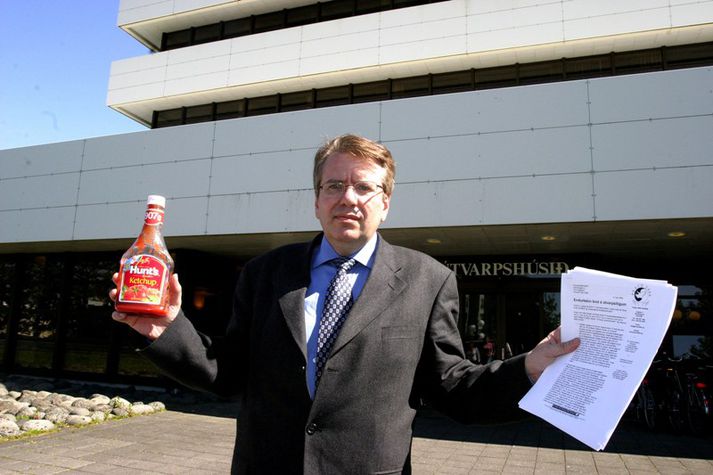 Ástþór Magnússon fyrir framan Útvarpshúsið. Myndin er úr safni.