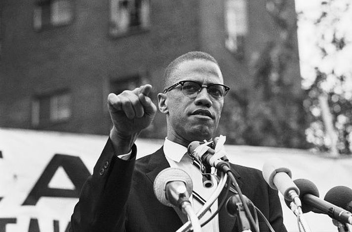 Malcolm X var myrtur þann 21. febrúar árið 1965.