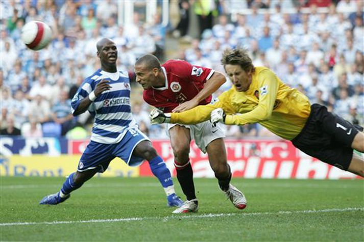 Rio Ferdinand og Edwin Van Der í baráttu við leikmann Reading Leroy Lita