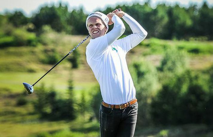 Einar Bjarni Helgason fór holu í höggi á níundu holunni.