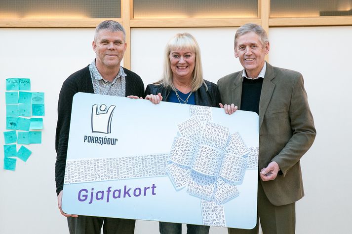 Bjarni Gíslason framkvæmdastjóri Hjálparstarfs kirkjunnar, Anna Pétursdóttir formaður Mæðrastyrksnefndar Reykjavíkur og Bjarni Finnsson formaður stjórnar Pokasjóðs