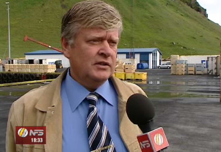 Guðjón Hjörleifsson alþingismaður og fyrrverandi bæjarstjóri í Vestmannaeyjum segist hafa farið eftir leiðbeiningum starfsmanns hjá Ríkisskattstjóra þegar hann gaf rangar upplýsingar um stofnfé Eignarhaldsfélags Vestmannaeyja á skjali til hlutafélagaskrár. Starfsmaðurinn hafi tjáð honum að þetta væri algengt.