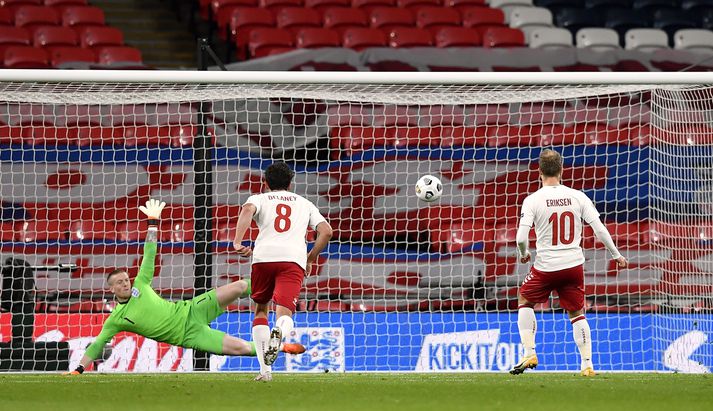 Eriksen tryggði Dönum sigur með marki úr vítaspyrnu.