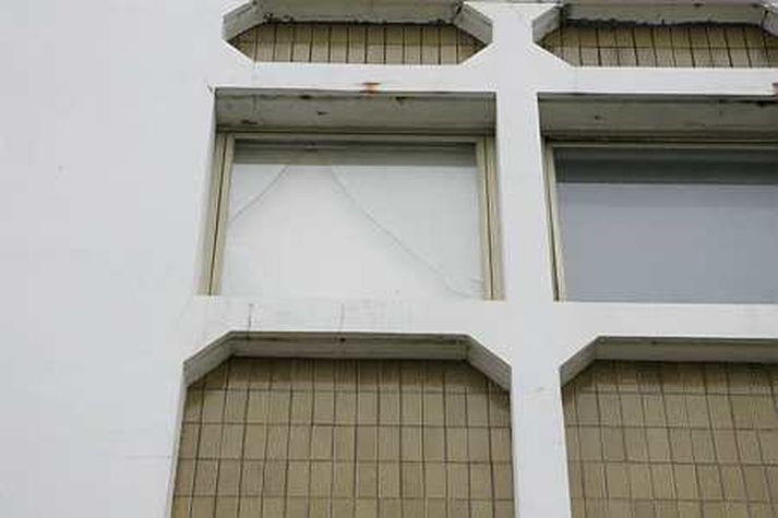 Annþór komst undan með því að brjóta rúðu á þriðju hæð lögreglustöðvarinnar á Hverfisgötu