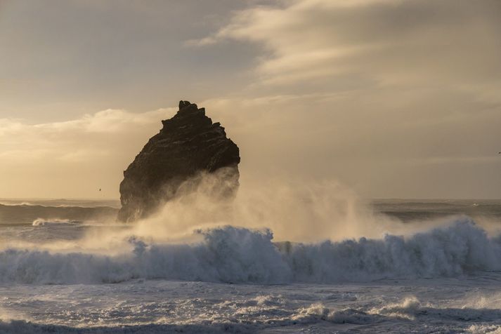 Á morgun er spáð vætu með köflum á sunnanverðu landinu.