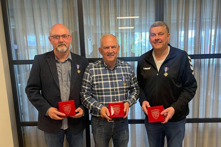 Guðjón L. Sigurðsson, Ólafur Örn Haraldsson og Gísli Hlynur Jóhannsson með heiðursverðlaunin.