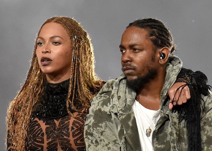 Beyoncé og Kendrick Lamar voru rennandi blaut eftir atriðið á sunnudag.