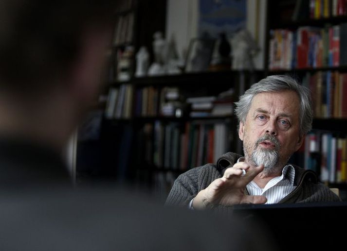 Svavar var af Stasi talinn útsendari bandarísku leyniþjónustunnar. Heim kominn töldu pólitískir andstæðingar hans vera útsendara Stasi.