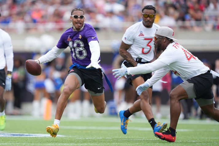 Justin Jefferson er hér að spila Flag Football í síðasta Pro Bowl leik NFL-deildarinnar.