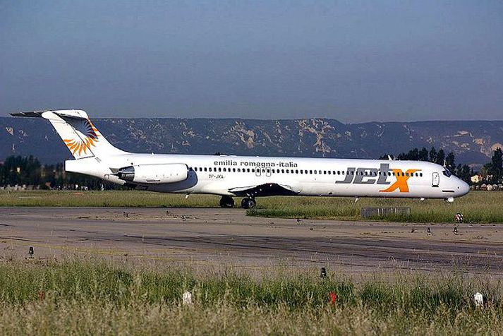 Flugmenn þotu sem var að koma úr sólarlandaferð til Tyrklands voru örþreyttir eftir sautján tíma vakt þegar lent var við vond skilyrði að næturlagi á Keflavíkurflugvelli í lok október 2007.