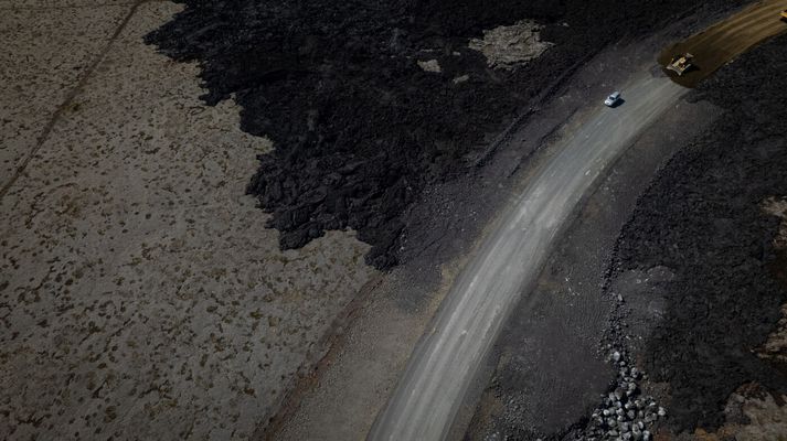 Aðeins rúmur helmingur þess kvikumagns sem var í hólfinu undir Svartsengi í apríl hefur safnast aftur.