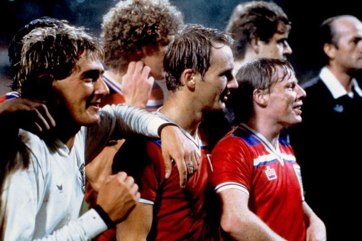 Paul Goddard sést hér með þeim Gary Owen, Tommy Caton og Sammy Lee sem unnu allir EM U21 með enska landsliðinu seinna um sumarið 1982.