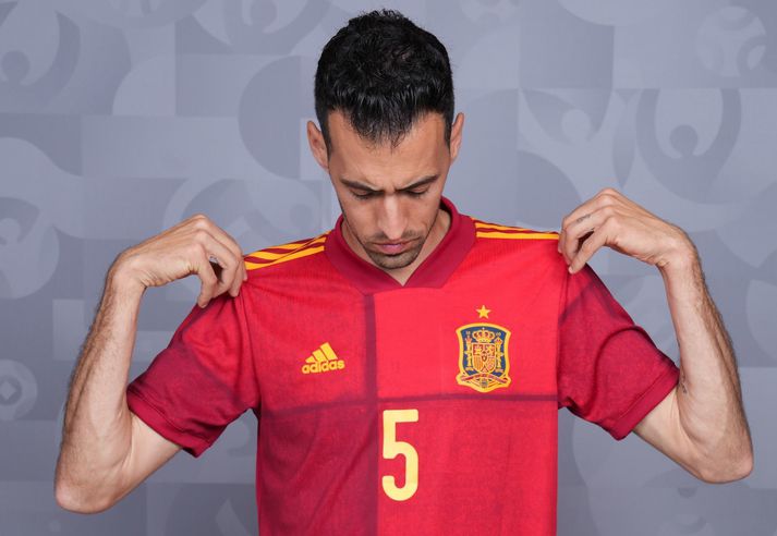 Sergio Busquets gæti hafa smitað einhverja aðra í spænska EM-hópnum en það kemur ekki í ljós strax.