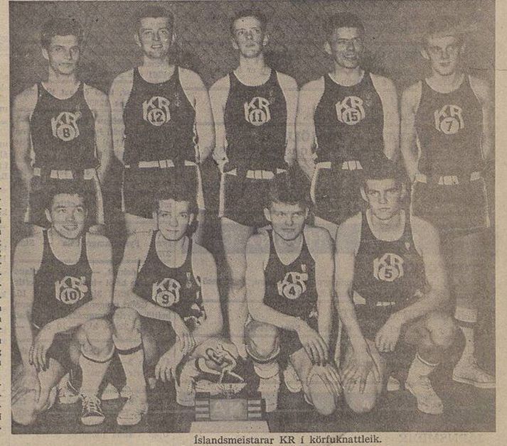 Vísir birti þessa mynd af Íslandsmeisturum KR eftir úrslitaleikinn.