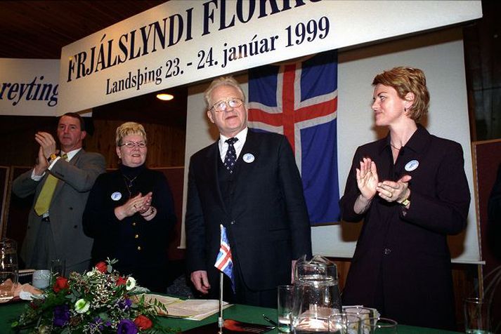 Fyrsta landsþingið. Sverrir Hermannsson, stofnandi Frjálslynda flokksins, var kjörinn formaður á landsþinginu 1999. fréttablaðið/pjetur