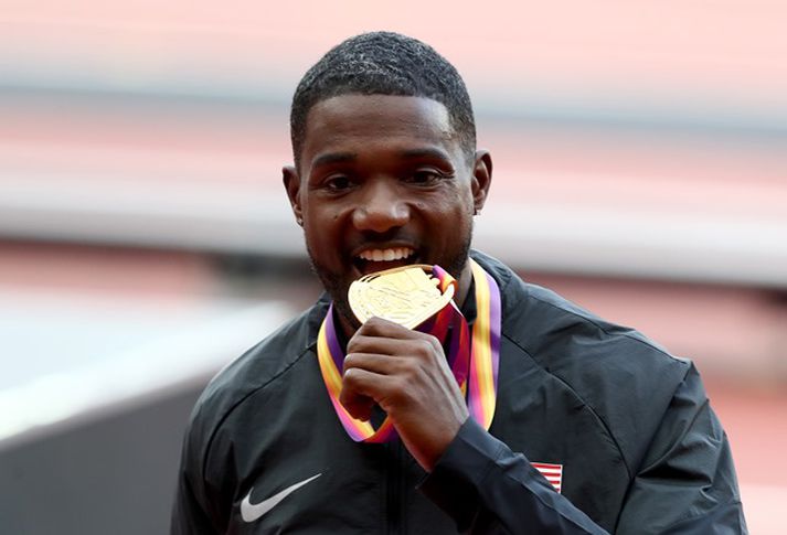 Justin Gatlin með gullverðlaunin.