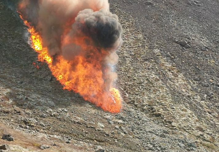 Hraunið rann á töluverðum hraða niður í Nátthaga.