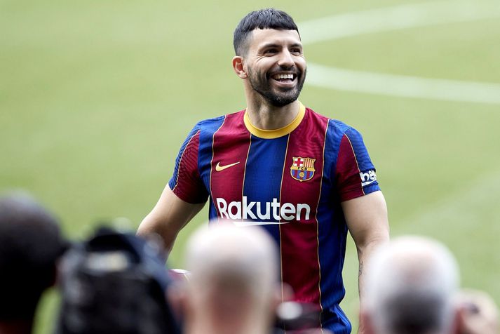 Aguero er á meðal leikmanna sem Barcelona fékk í sumar en geta ekki verið skráðir til leiks hjá félaginu enn um sinn.