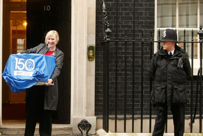 Kötturinn Larry flutti inn í embættisbústað forsætisráðherra Breta í dag.