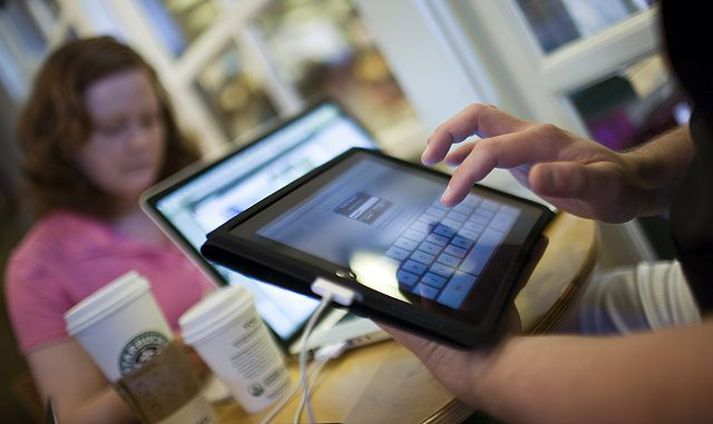 Margir hafa brugðist við kvörtunum frá þeim sem finnst ýmislegt vanta í nýju tölvuna frá Apple. Fréttablaðið/AFP