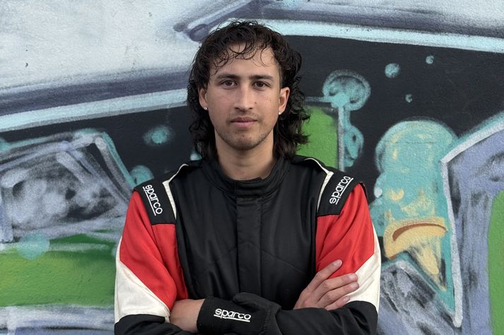 Hrafnkell Rúnarsson er tvöfaldur Íslandsmeistari í drifti og á leið á heimsmeistaramót í íþróttinni.